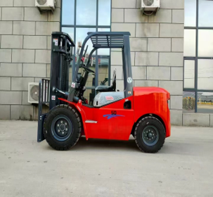 Diesel Forklift   4 wheel.
